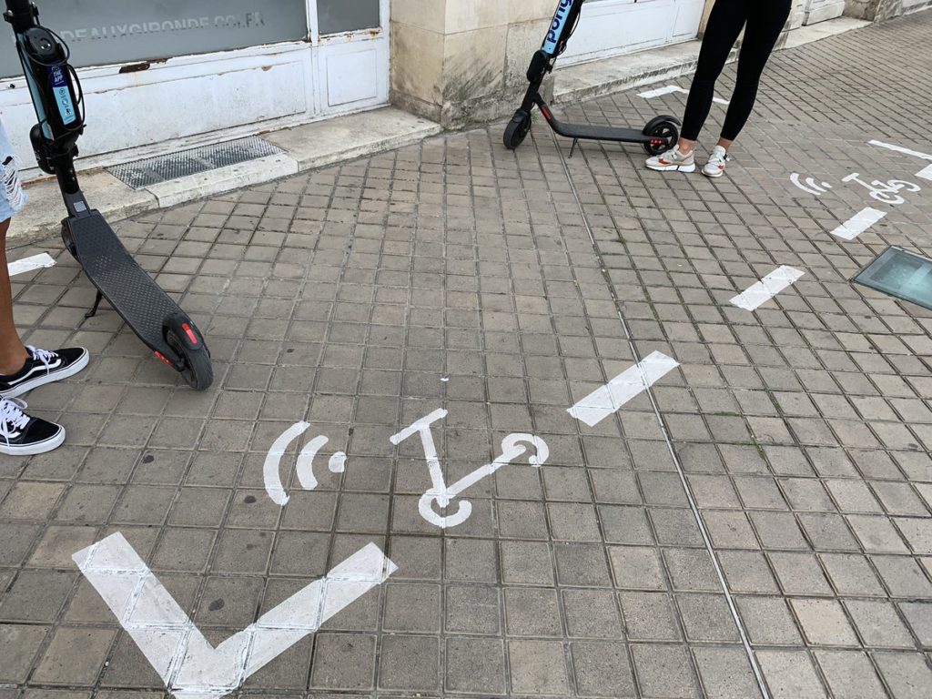 Ce sont les nouvelles offres en free floating que vise le MDS avec des enjeux de régulation - Ici l'exemple de zones régulées à Bordeaux, 2019