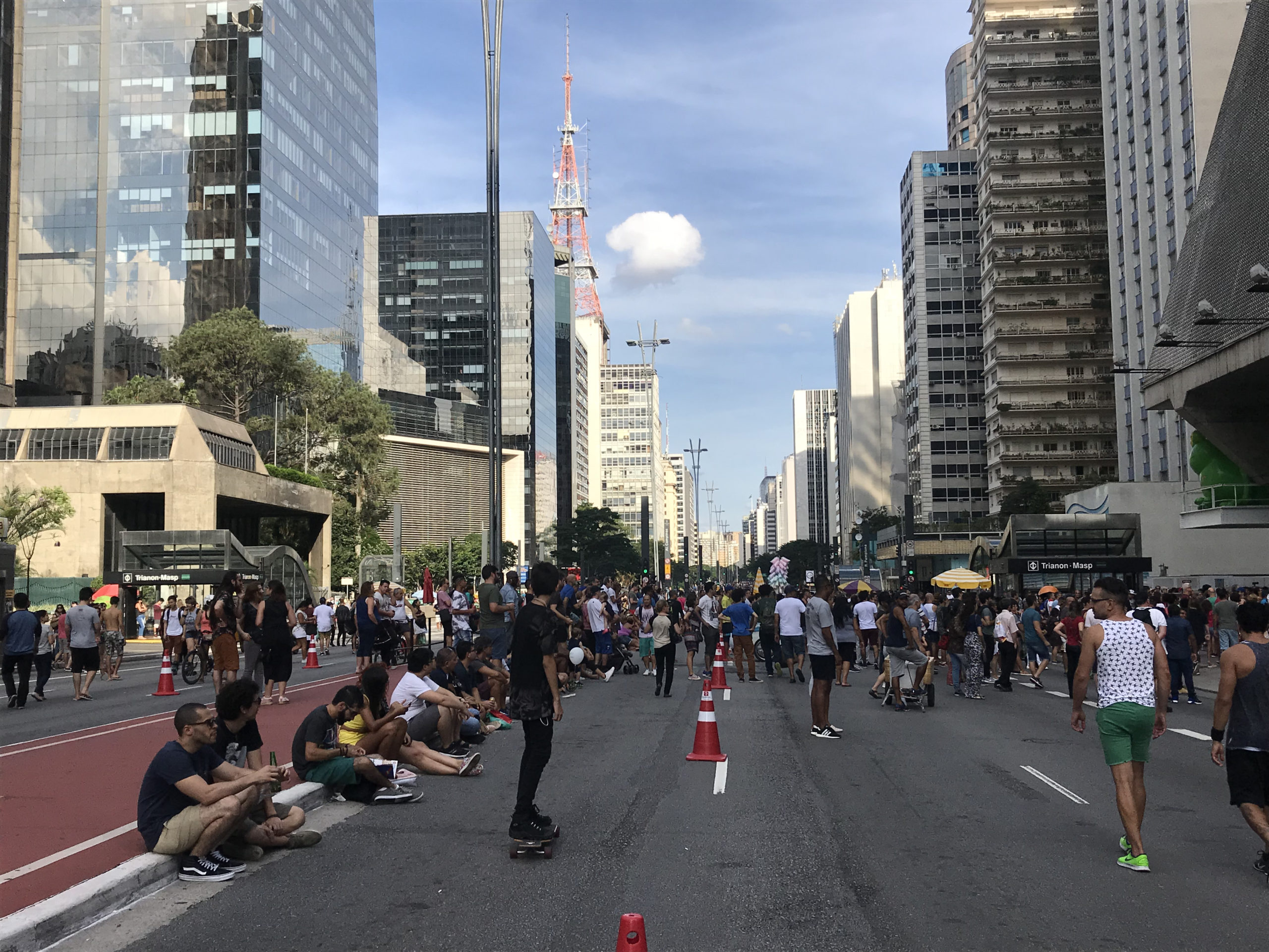 La marche, « premier réseau social physique et réel »